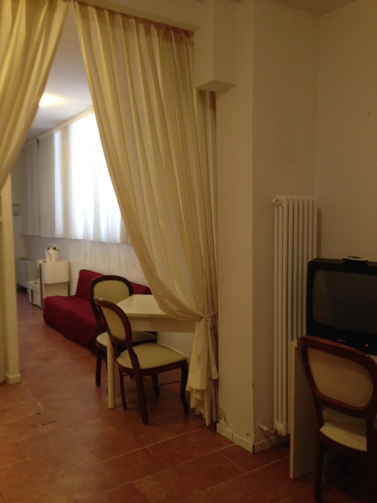 Hotel Residence Maria Grazia Rimini Oda fotoğraf